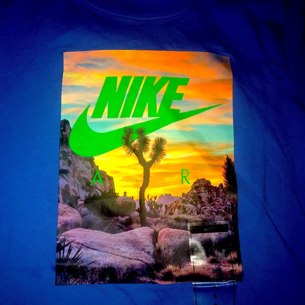 Nike Air Desert Tee Size Small